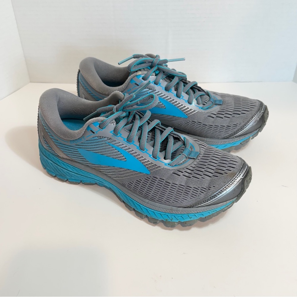Brooks ghost running shoes women’s Size 9